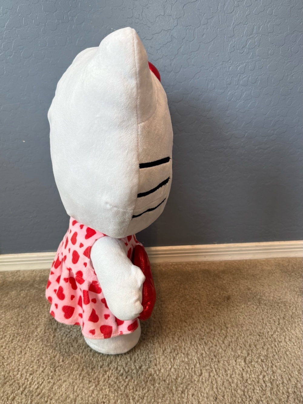 Hello Kitty Valentine 19 inch Plush - Picture 5 of 8